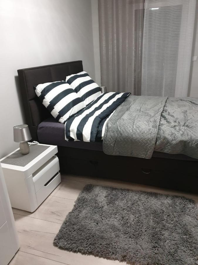 Apartament Skarbowa 1& Parking Leszno  Esterno foto